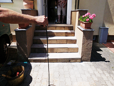Haustreppe Eingang Merseburg auf Fliesen2