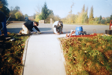 Wasserablauf, Geolen auf Beton